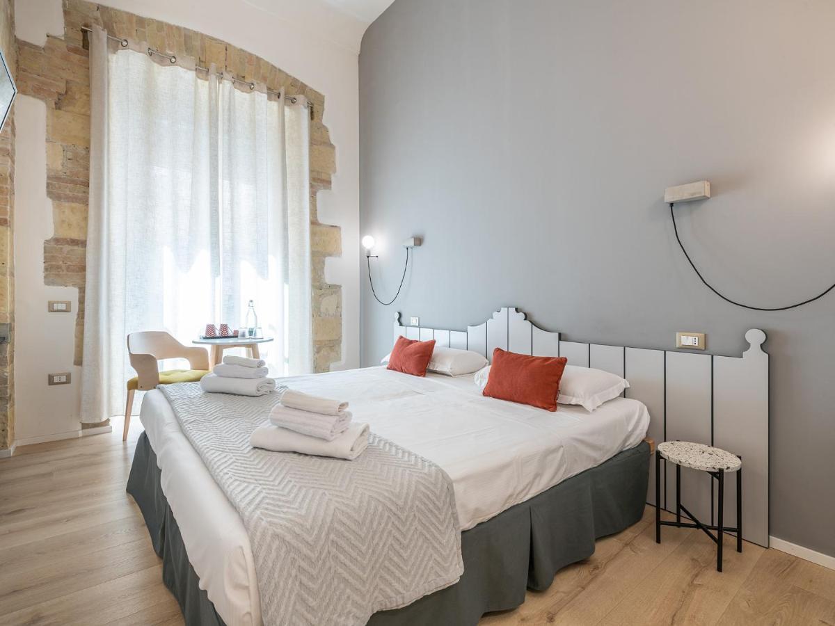 קליארי Orma Design Rooms - Historic Centre מראה חיצוני תמונה