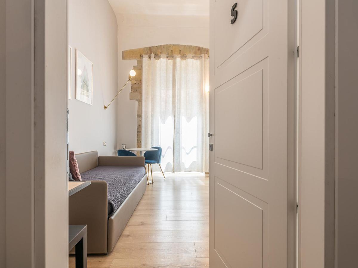 קליארי Orma Design Rooms - Historic Centre מראה חיצוני תמונה