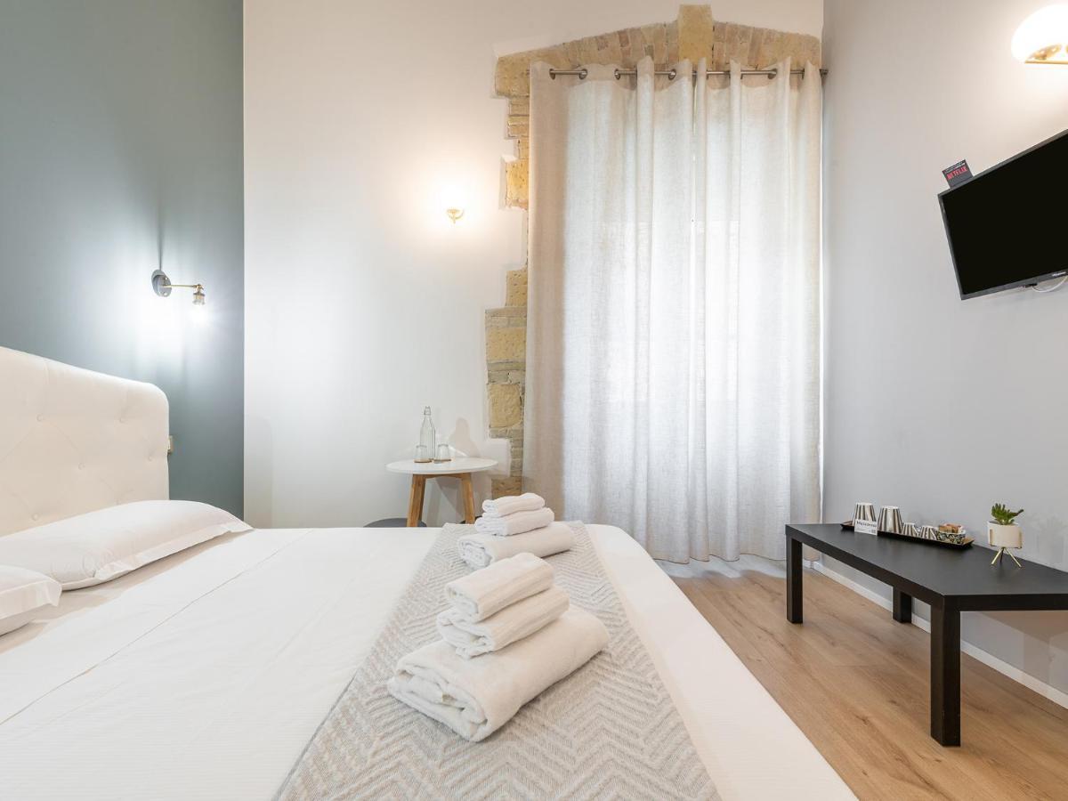 קליארי Orma Design Rooms - Historic Centre מראה חיצוני תמונה