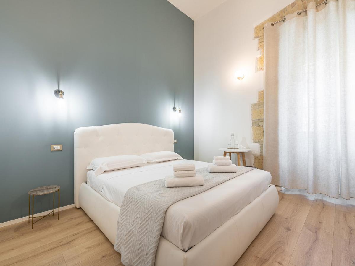 קליארי Orma Design Rooms - Historic Centre מראה חיצוני תמונה