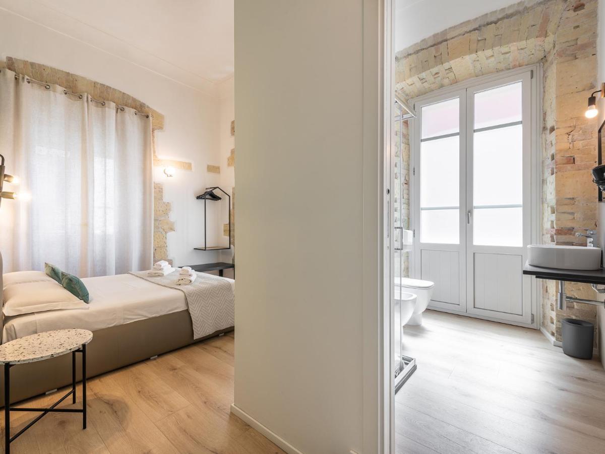 קליארי Orma Design Rooms - Historic Centre מראה חיצוני תמונה