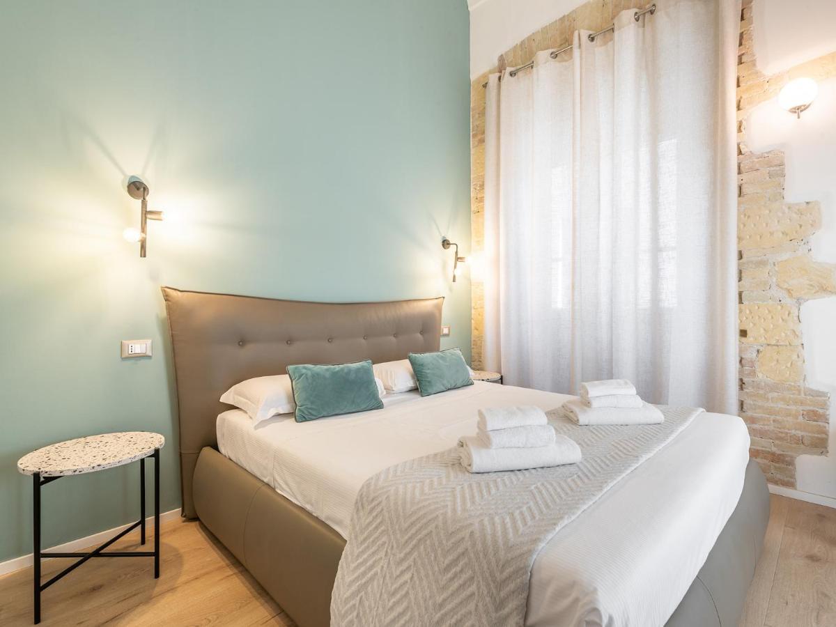 קליארי Orma Design Rooms - Historic Centre מראה חיצוני תמונה