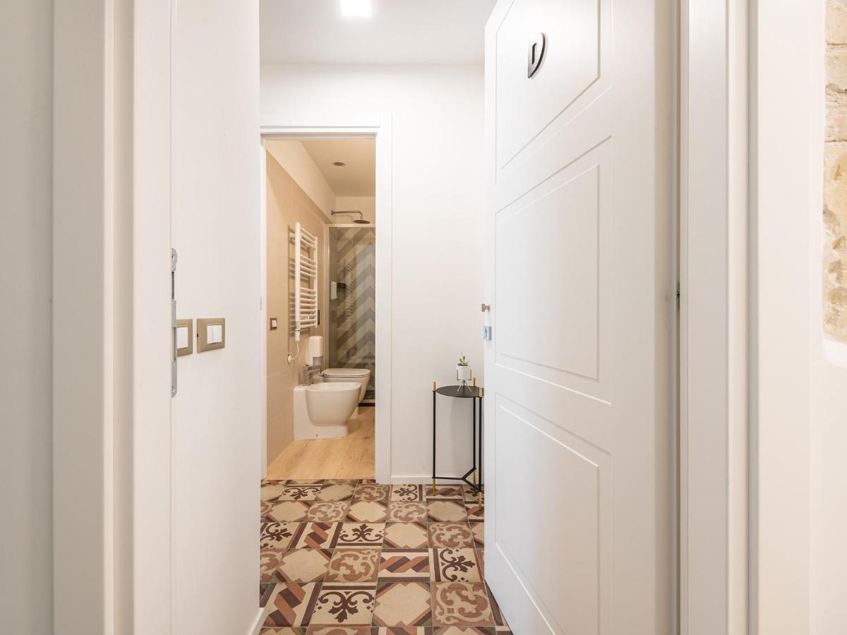 קליארי Orma Design Rooms - Historic Centre מראה חיצוני תמונה