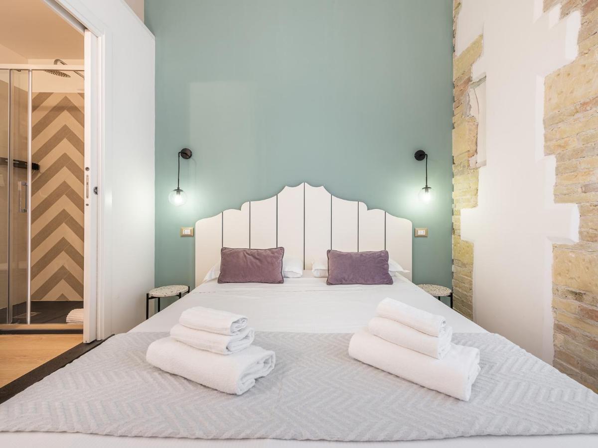קליארי Orma Design Rooms - Historic Centre מראה חיצוני תמונה