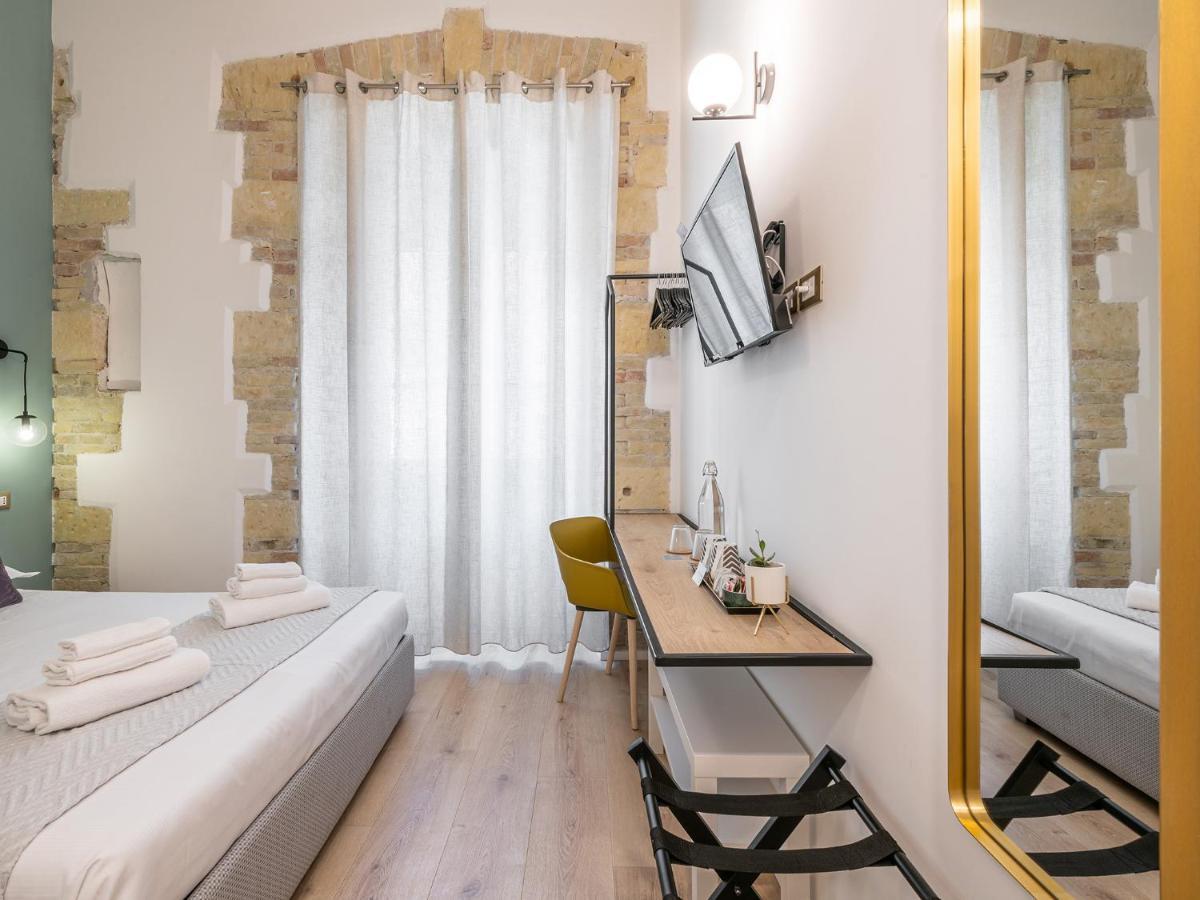 קליארי Orma Design Rooms - Historic Centre מראה חיצוני תמונה