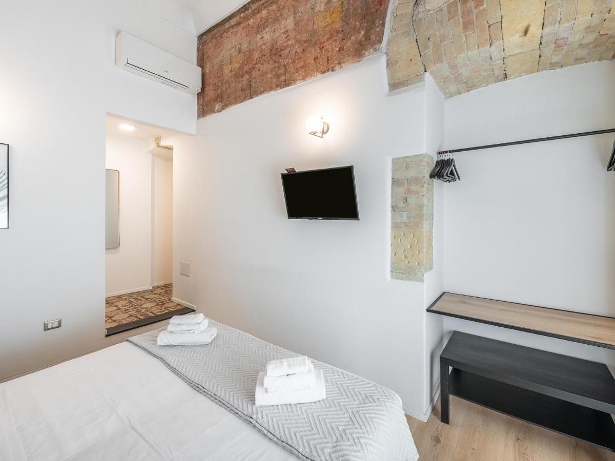קליארי Orma Design Rooms - Historic Centre מראה חיצוני תמונה