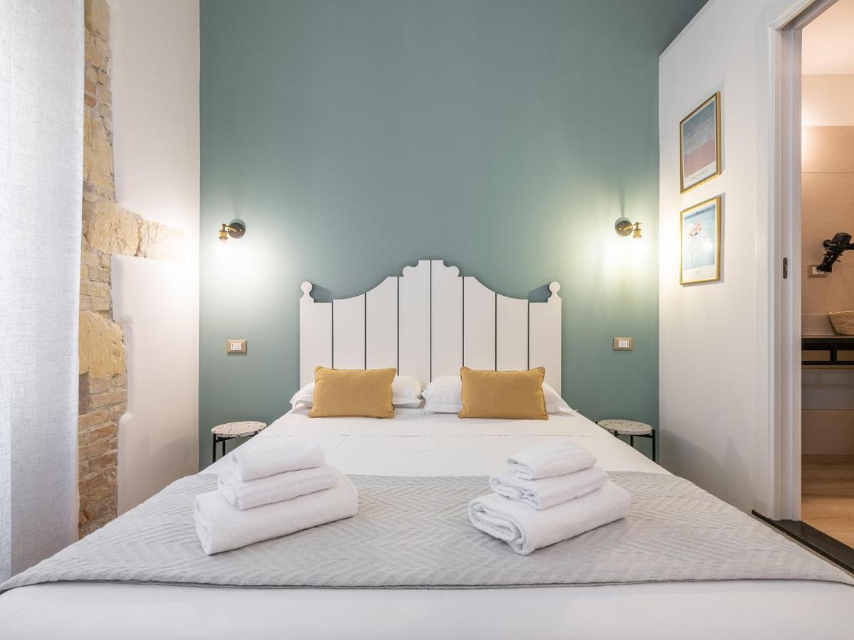 קליארי Orma Design Rooms - Historic Centre מראה חיצוני תמונה