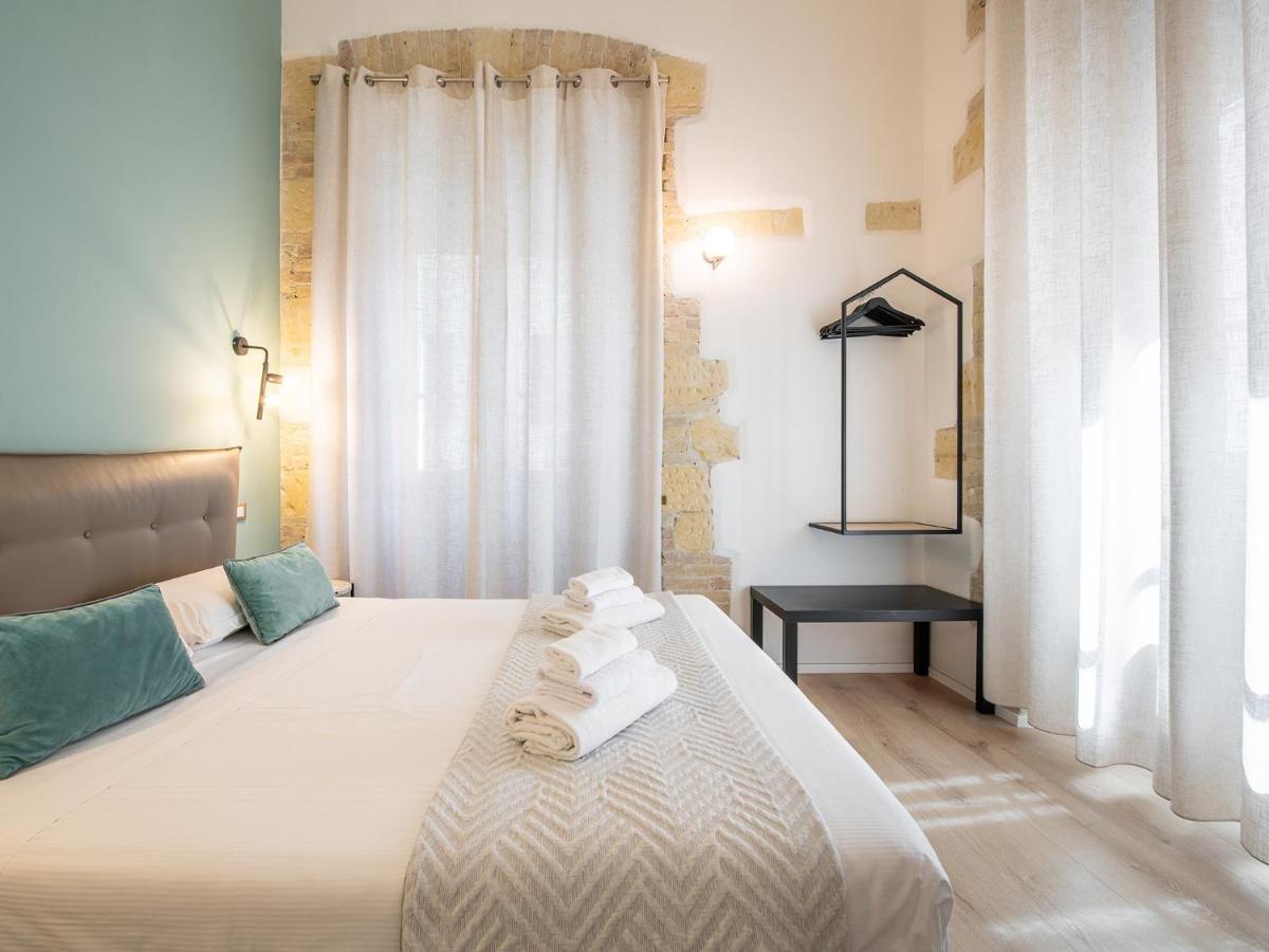 קליארי Orma Design Rooms - Historic Centre מראה חיצוני תמונה
