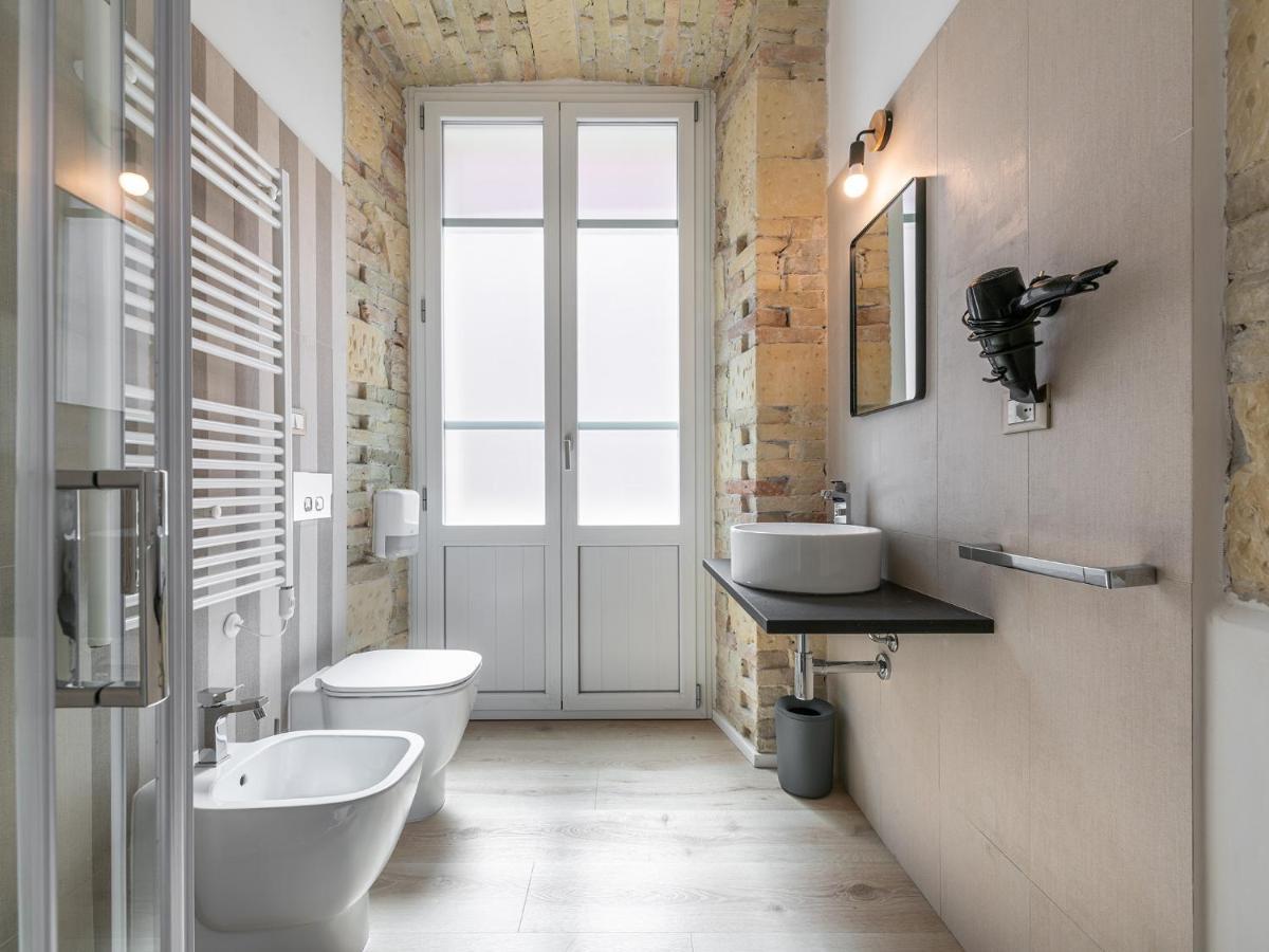 קליארי Orma Design Rooms - Historic Centre מראה חיצוני תמונה