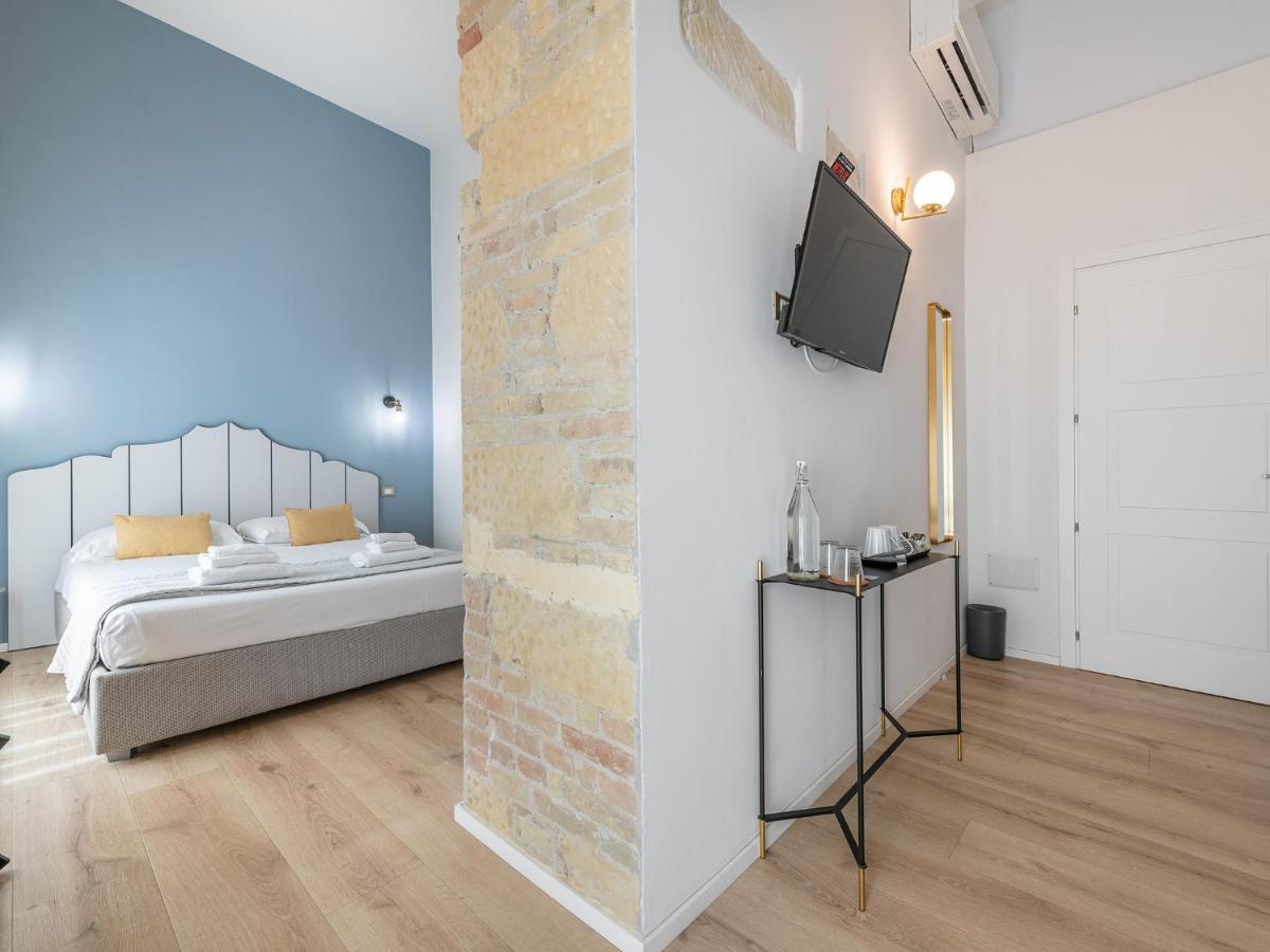קליארי Orma Design Rooms - Historic Centre מראה חיצוני תמונה