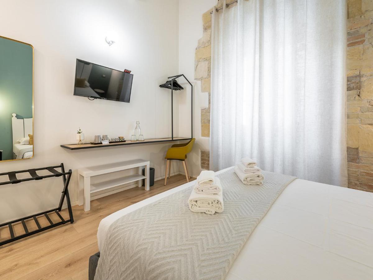 קליארי Orma Design Rooms - Historic Centre מראה חיצוני תמונה