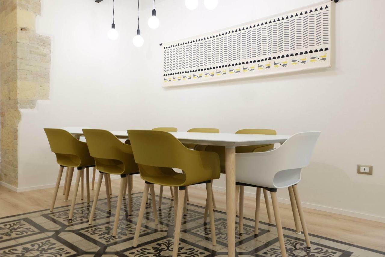 קליארי Orma Design Rooms - Historic Centre מראה חיצוני תמונה