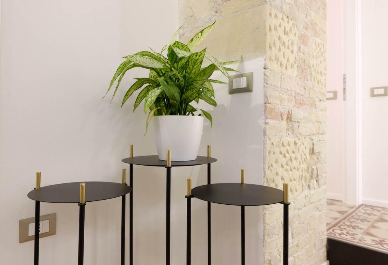 קליארי Orma Design Rooms - Historic Centre מראה חיצוני תמונה