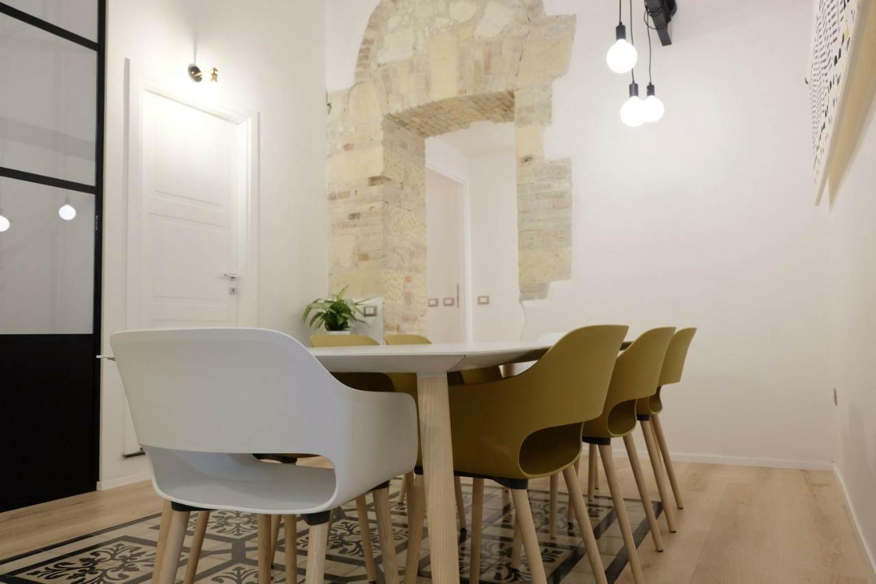 קליארי Orma Design Rooms - Historic Centre מראה חיצוני תמונה